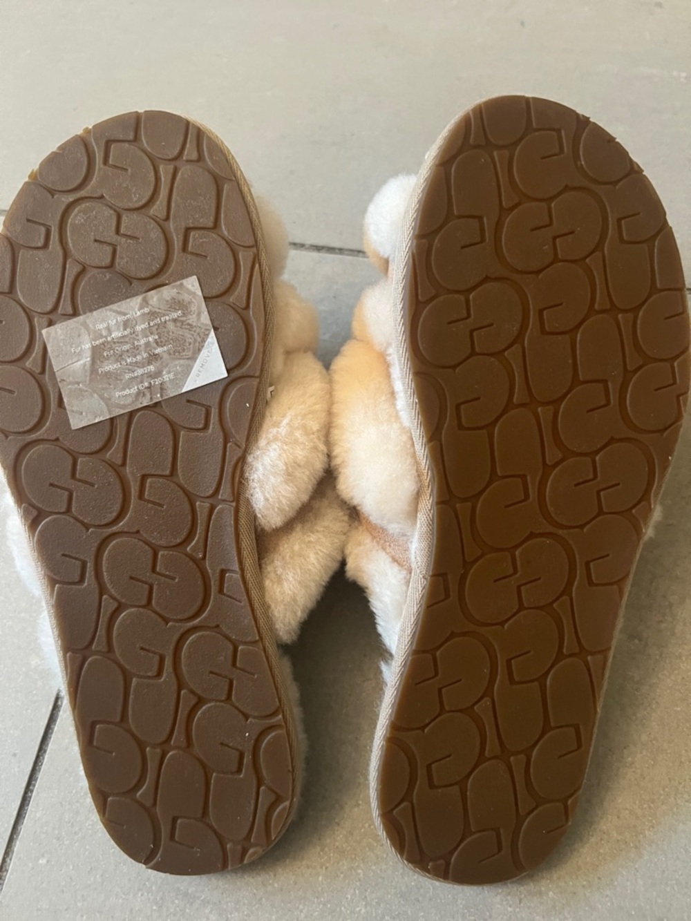 UGG Women's Fluff Crossband Slide - Natural Cream - Picture 2 of 3